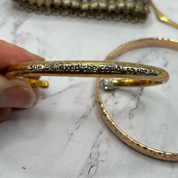 10 assorted style gold tone bracelets - Picture 10 of 12